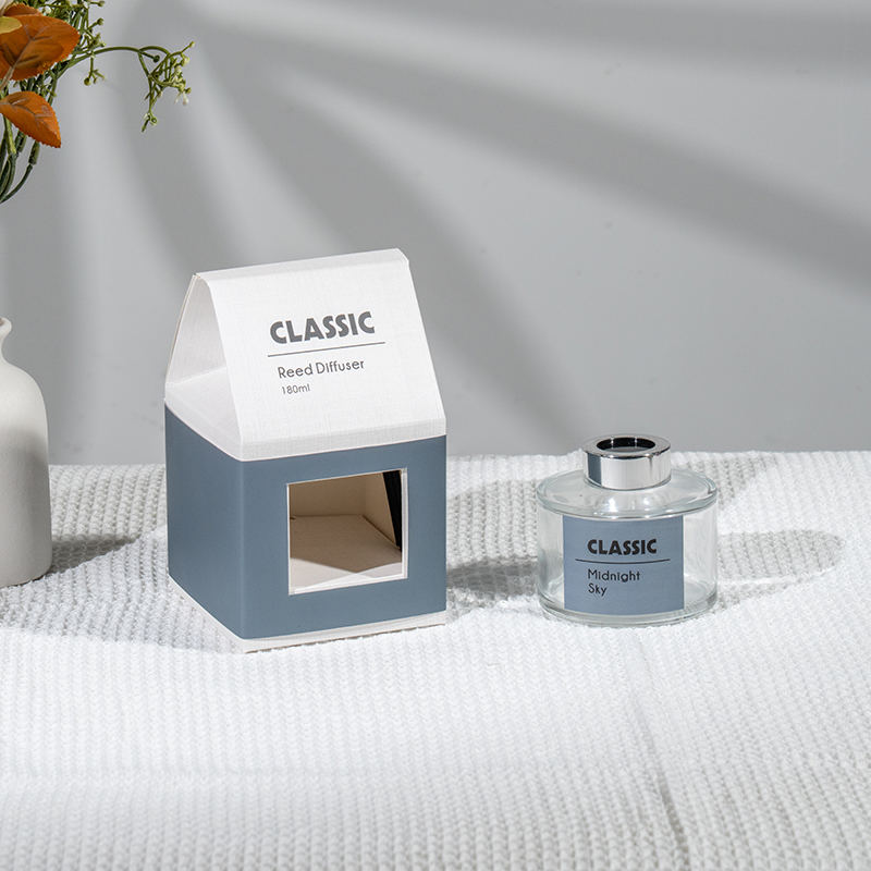 Классический диффузор-язычок в форме круглой стеклянной бутылки.