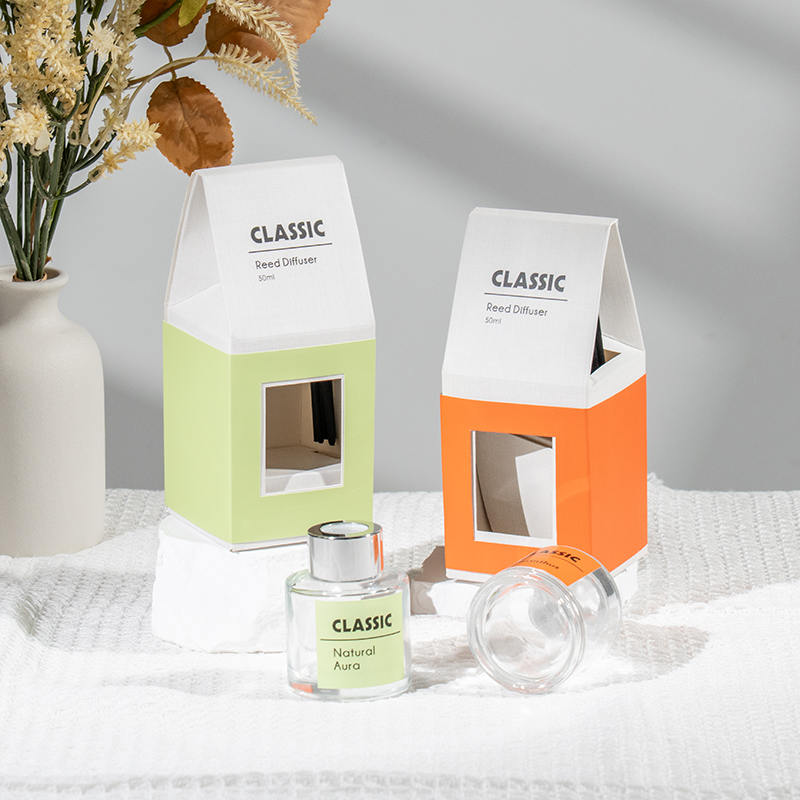 Классический диффузор из круглой стеклянной бутылки объемом 50 мл.