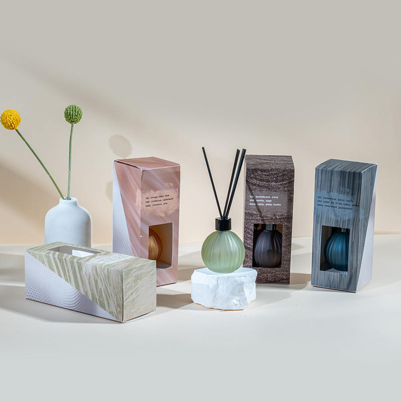 Маленькая стеклянная колба с вертикальными полосами, испаряющийся диффузор из бутылочного тростника - производитель тростникового диффузора для домашнего аромата