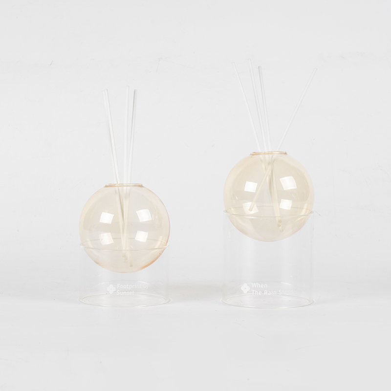 Основание из прозрачного стекла, язычковый диффузор в форме стеклянного шарика для ароматерапии.