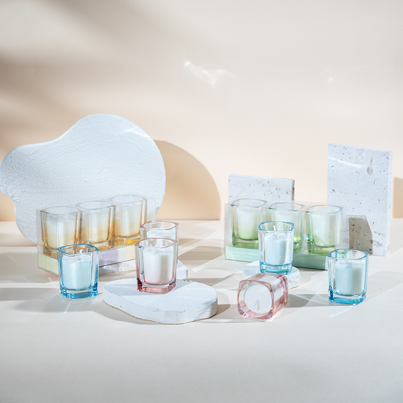 Набор квадратных свечей из 3 штук с градиентным цветом