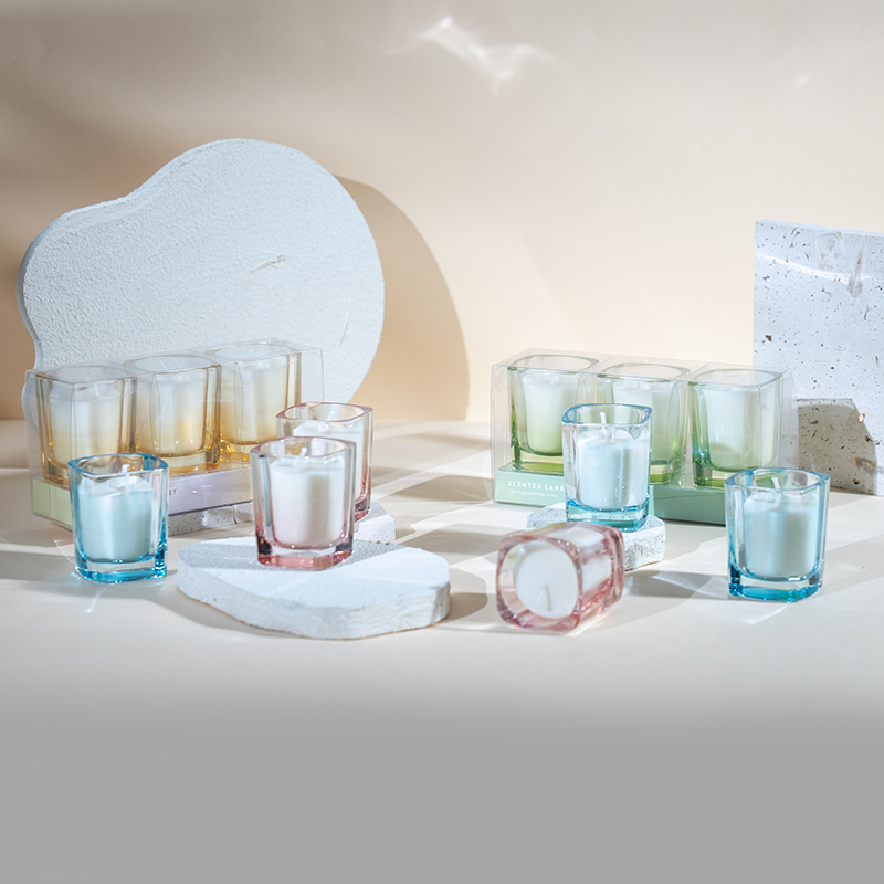 Набор квадратных свечей из 3 штук с градиентным цветом