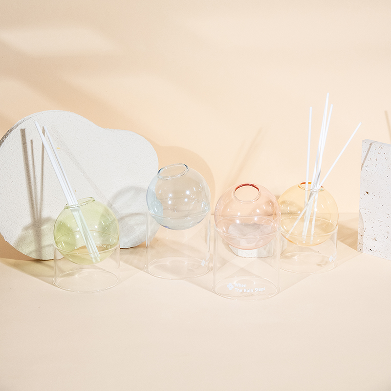 Основание из прозрачного стекла, язычковый диффузор в форме стеклянного шарика для ароматерапии.