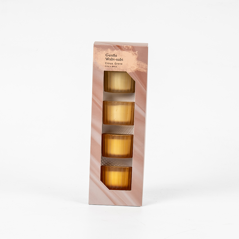 Набор из 4 небольших стеклянных подсвечников в вертикальную полоску.