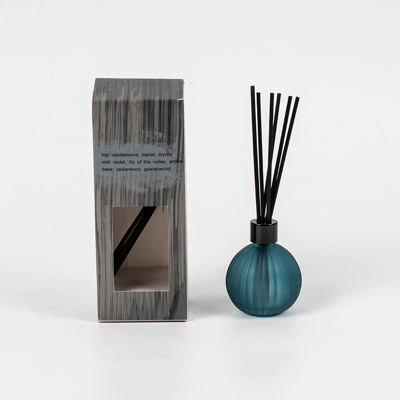 Маленькая стеклянная колба с вертикальными полосами, испаряющийся диффузор из бутылочного тростника - производитель тростникового диффузора для домашнего аромата