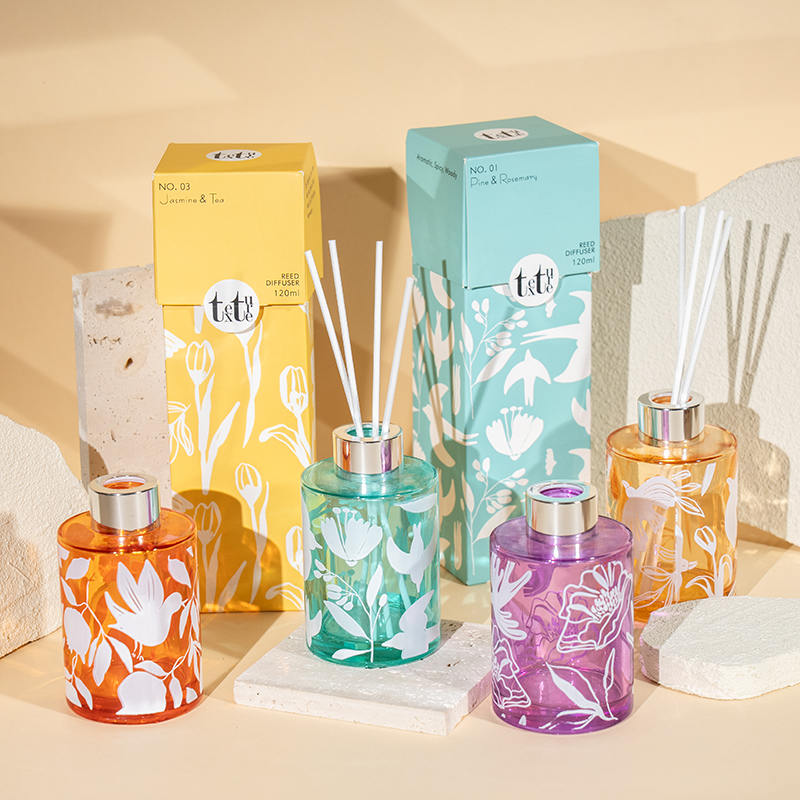 Классический высокий круглый диффузор с язычком и принтом.