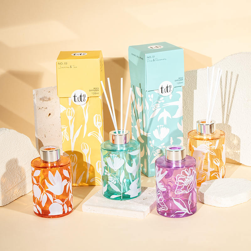 Классический высокий круглый диффузор с язычком и принтом.