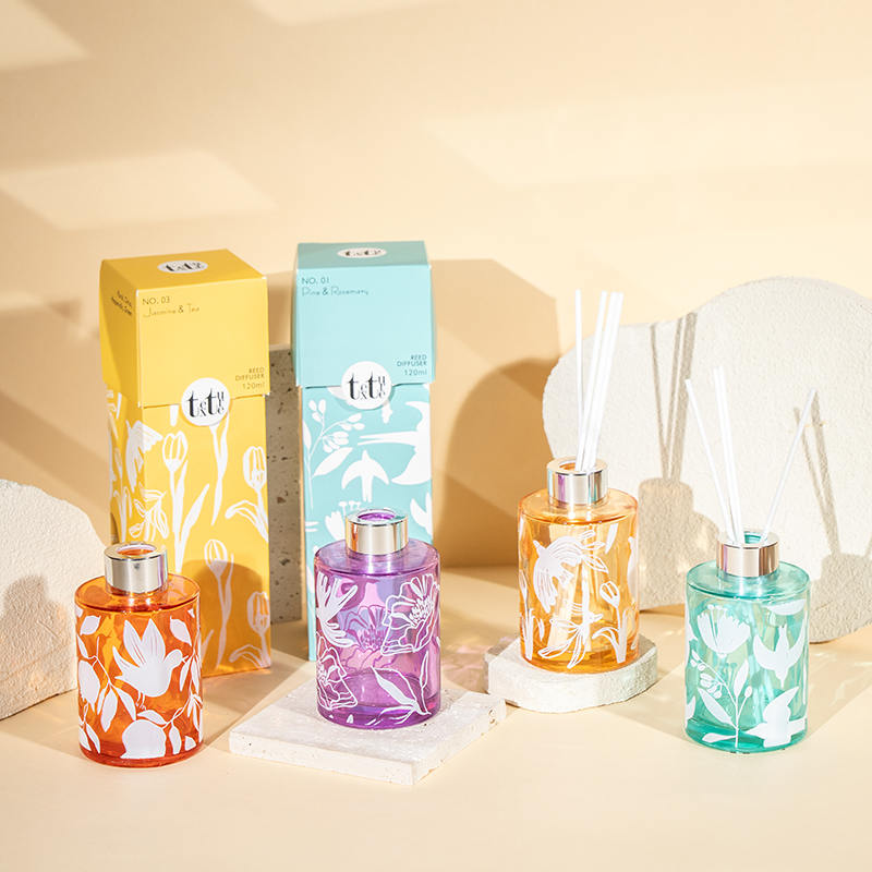 Классический высокий круглый диффузор с язычком и принтом.